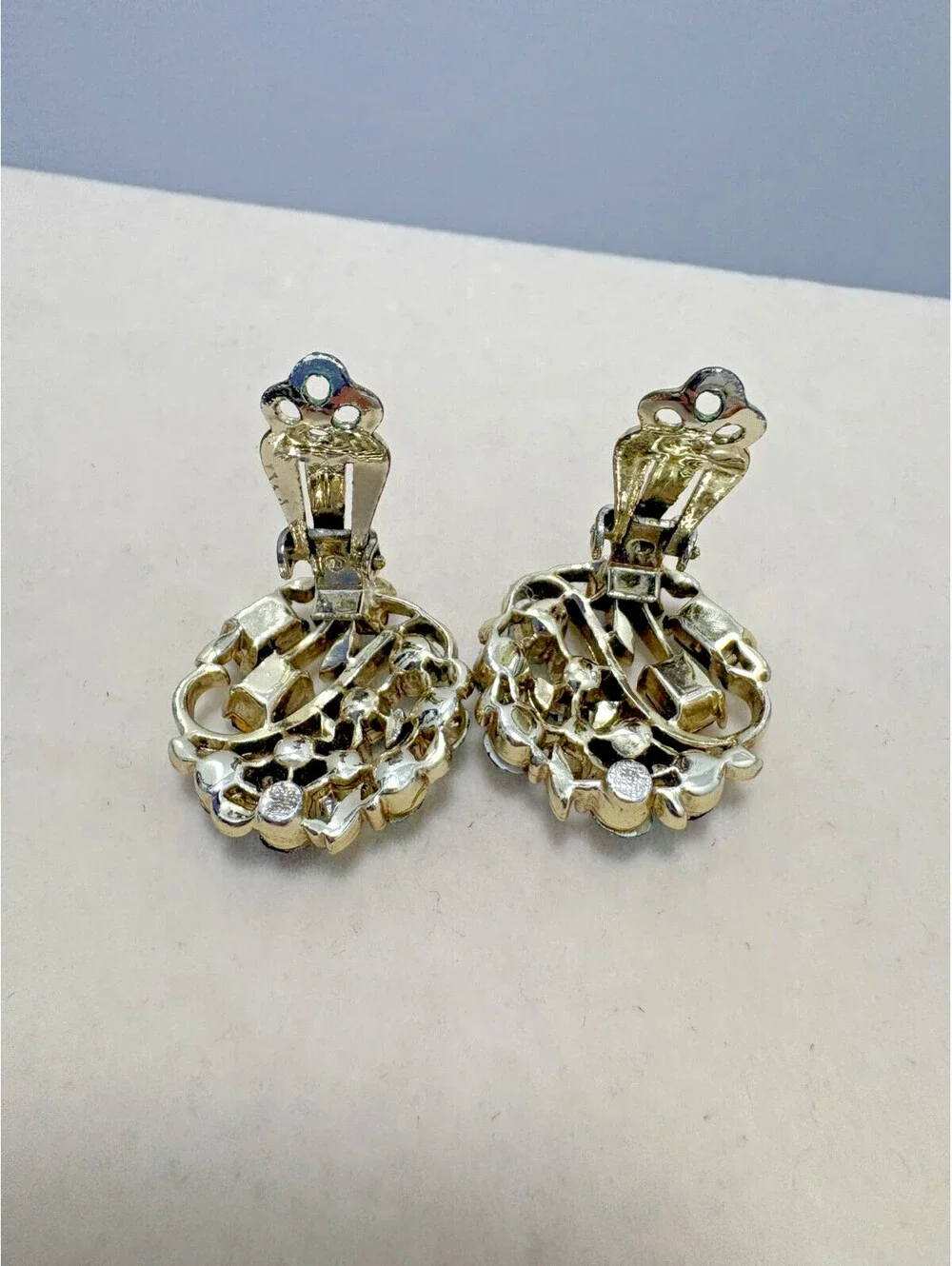 Vintage Peacock Blue LISNER Earrings Sparkling Faceted Glass AB Clip On Gold